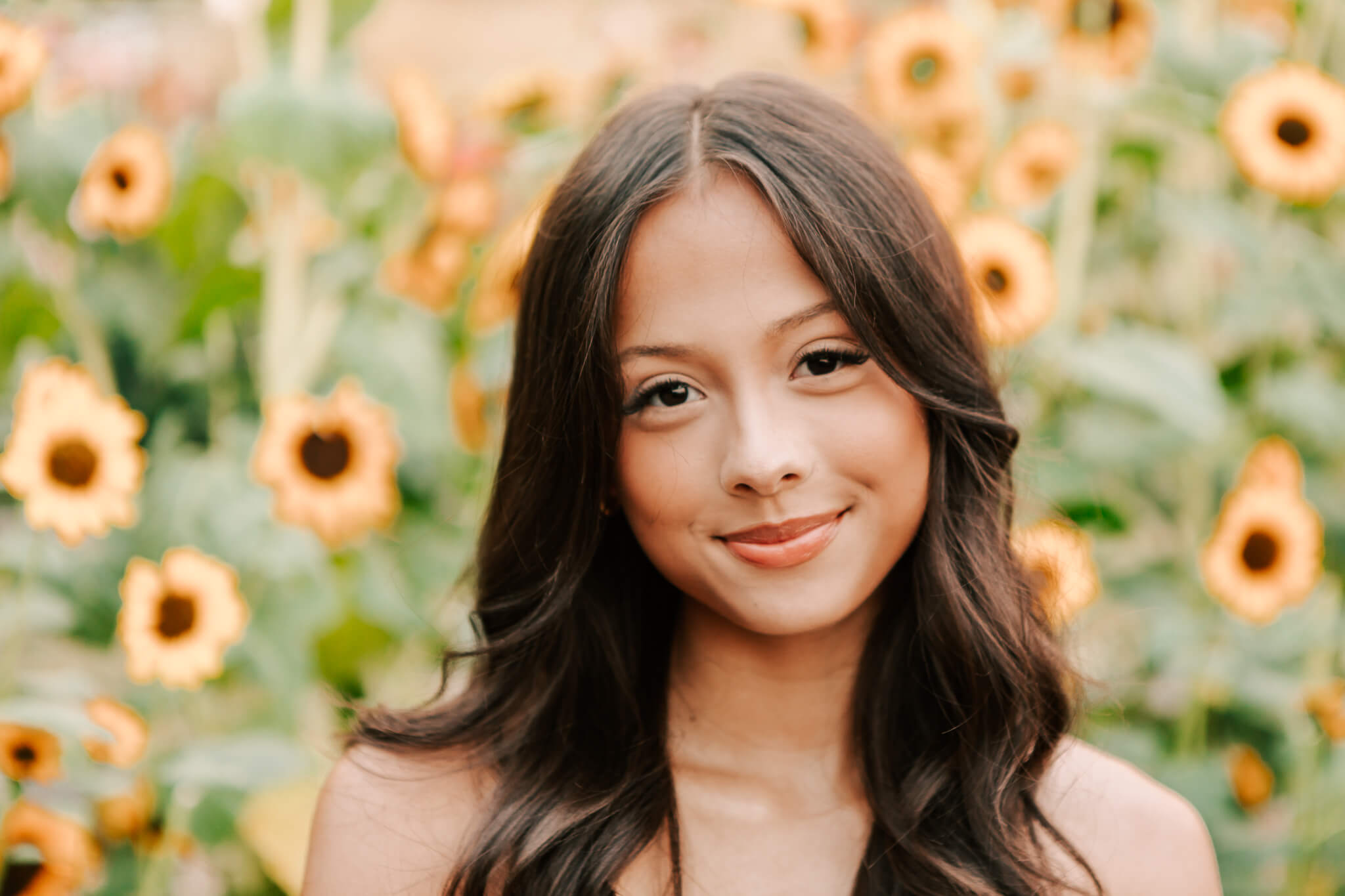 Senior girl in sunflower field at golden hour – Albany, Oregon sunflower mini session