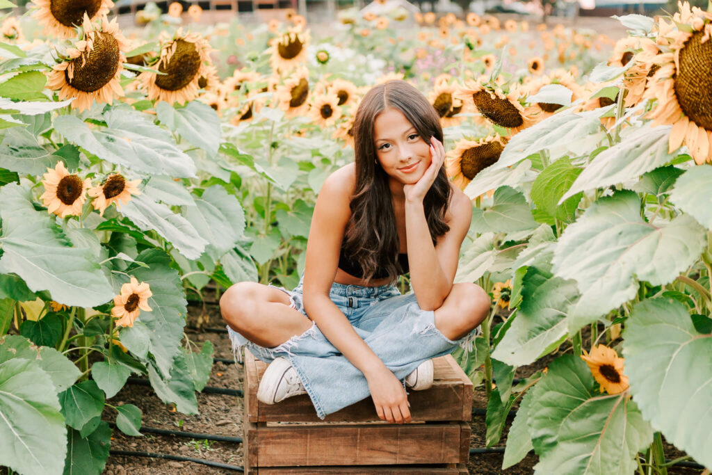 Senior girl in sunflower field at golden hour – Albany, Oregon 