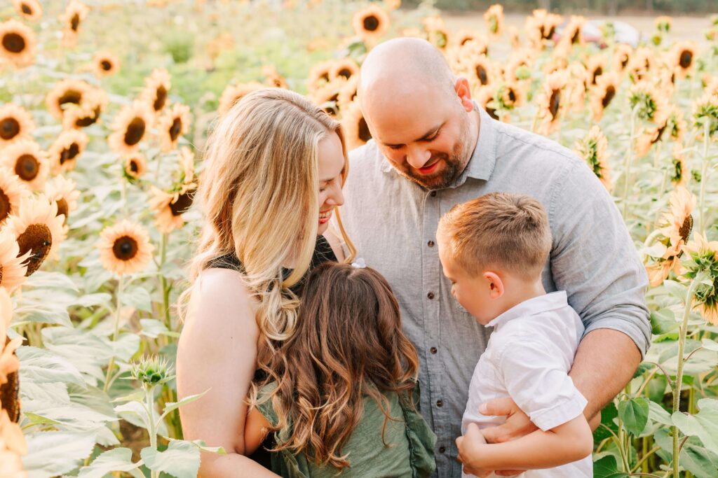 Family portraits in sunflower field – summer photo session in Albany, Oregon